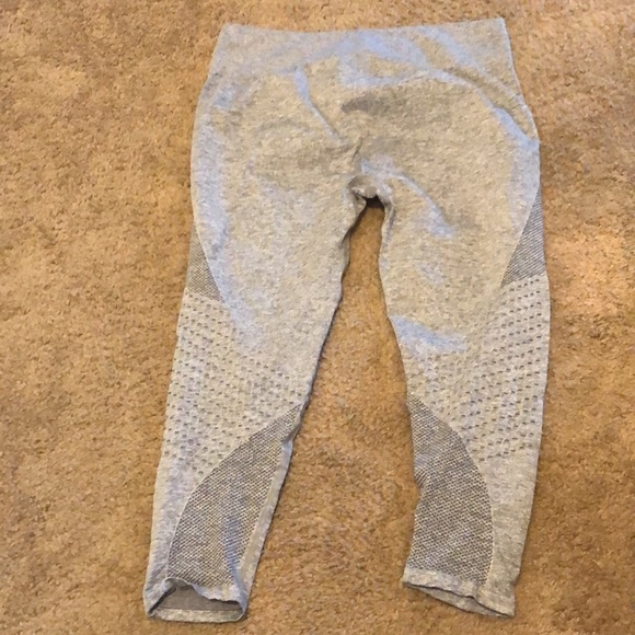 Fabletics Cropped Legging - Picture 3 of 5